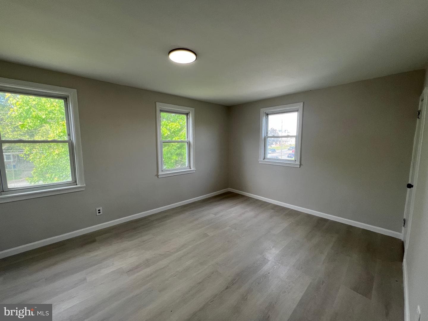 3356 Tyson Avenue photo 10