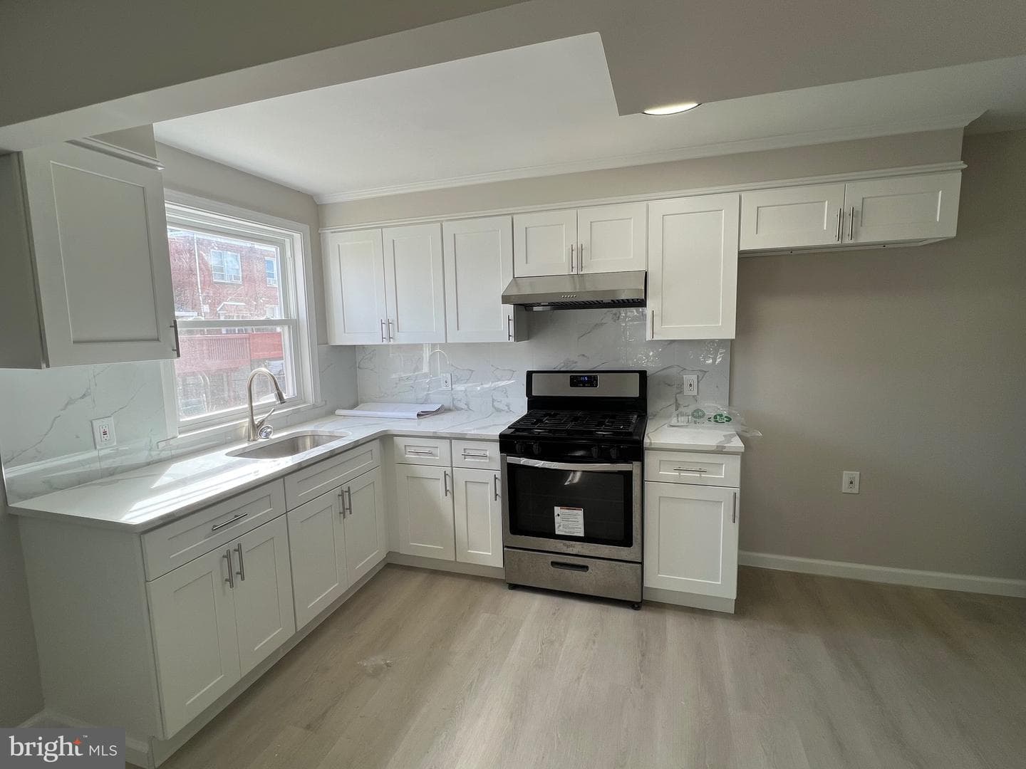 3356 Tyson Avenue photo 7