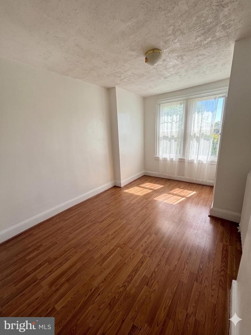 1515 Dyre Street photo 6