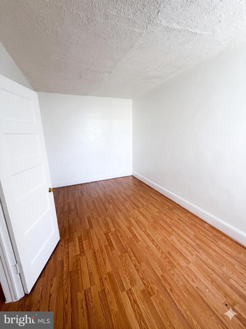 1515 Dyre Street photo 9