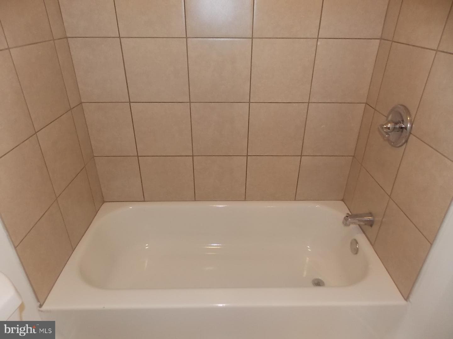 1718 W Huntingdon Street photo 9