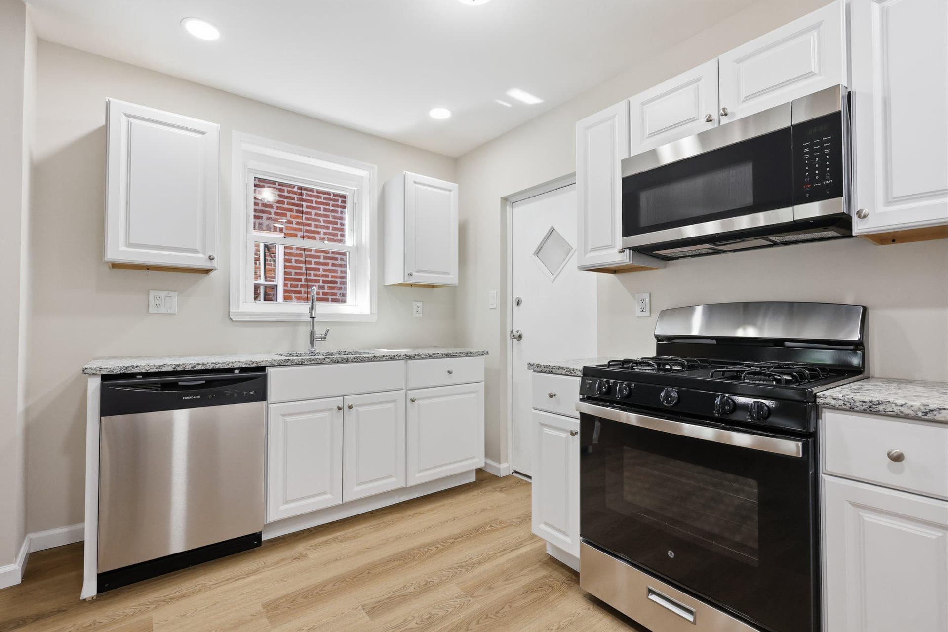 4022 Mitchell Street photo 13