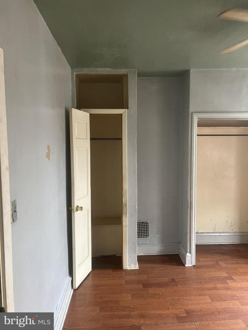 5442 Regent Street photo 5