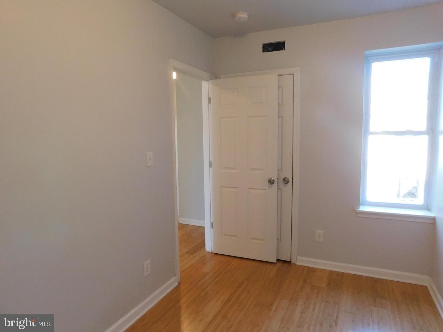 2249 N Woodstock Street photo 11