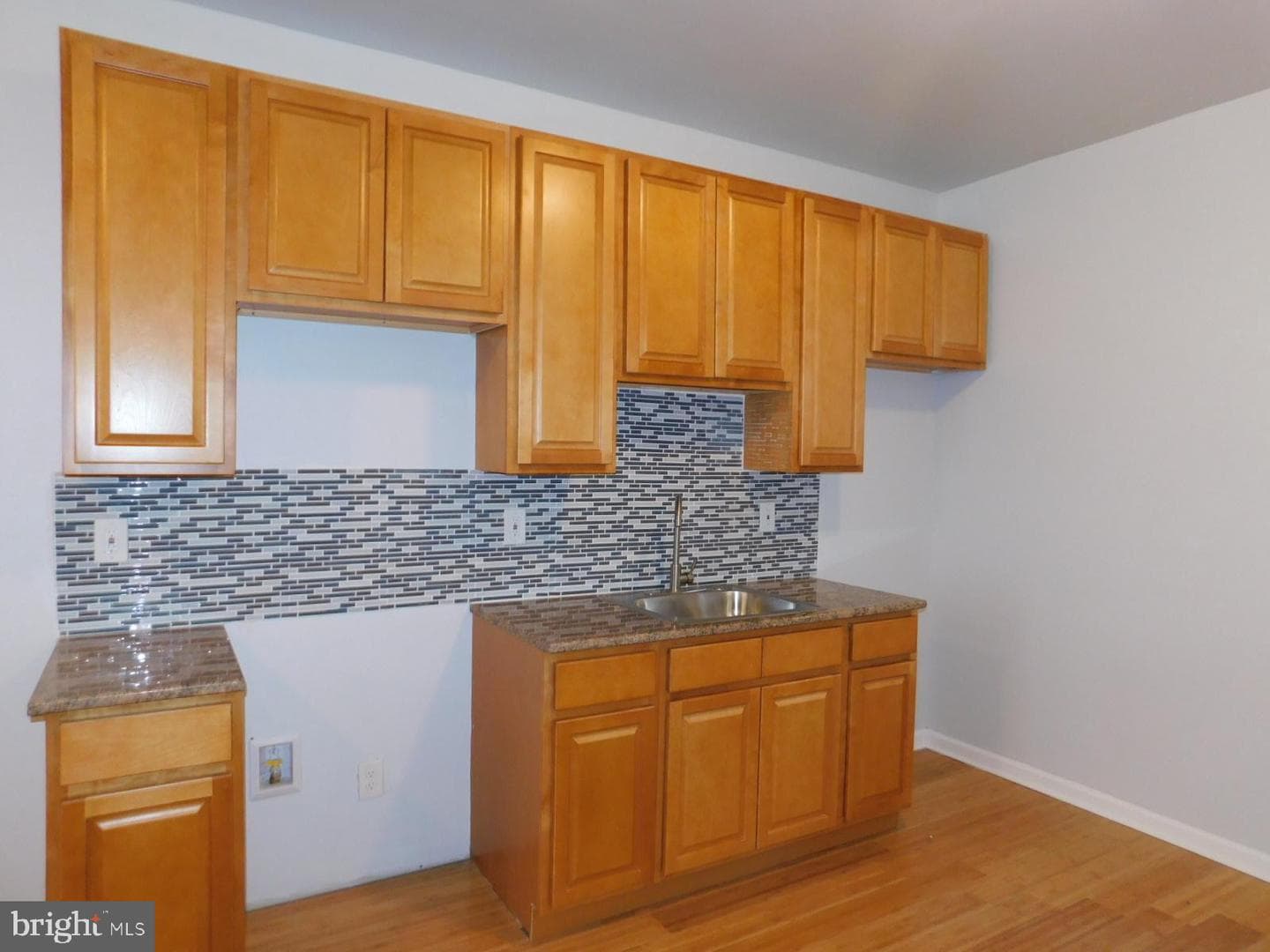 2249 N Woodstock Street photo 3