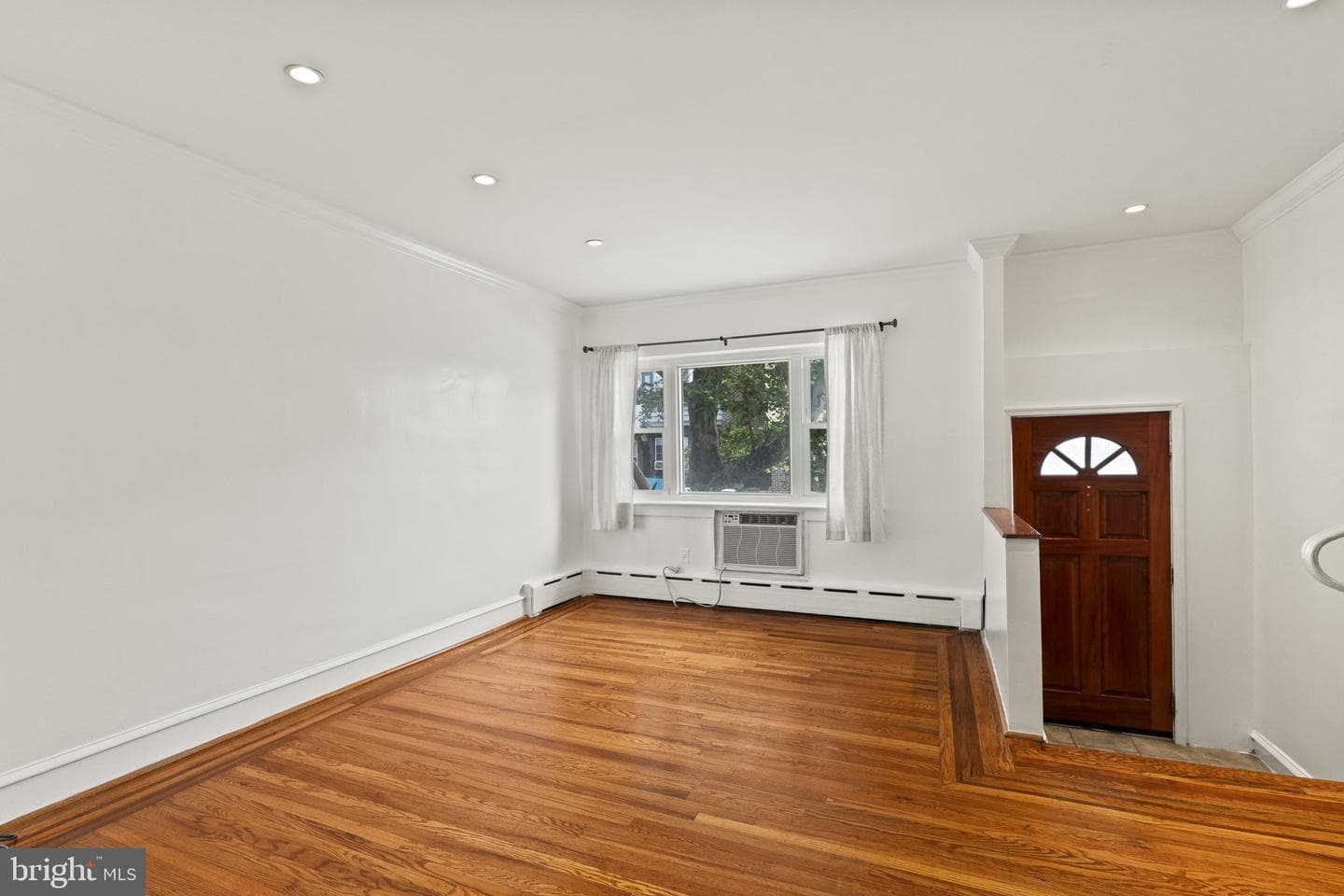 923 Anchor Street photo 8