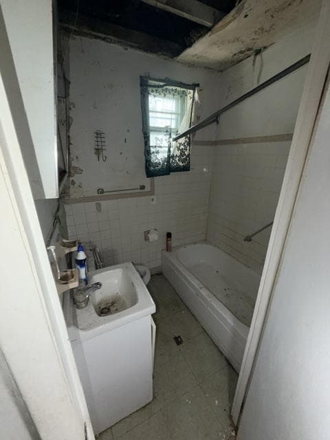 2031 N Woodstock Street photo 11