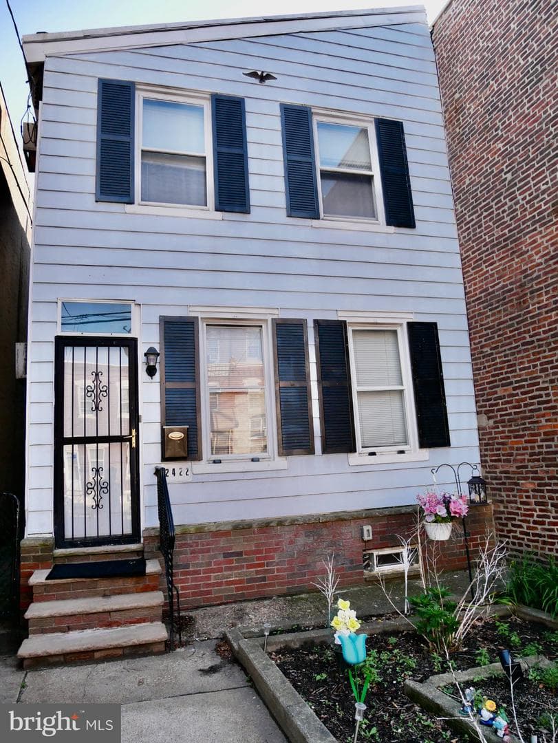 2422 E Somerset photo 2