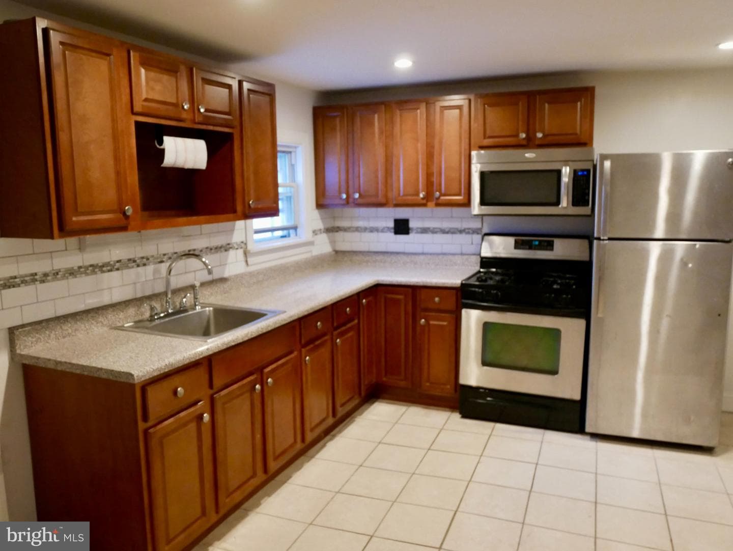 2422 E Somerset photo 6