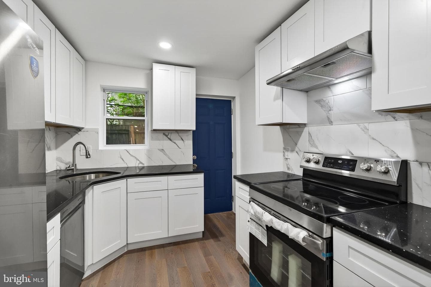 2029 Sigel Street photo 3