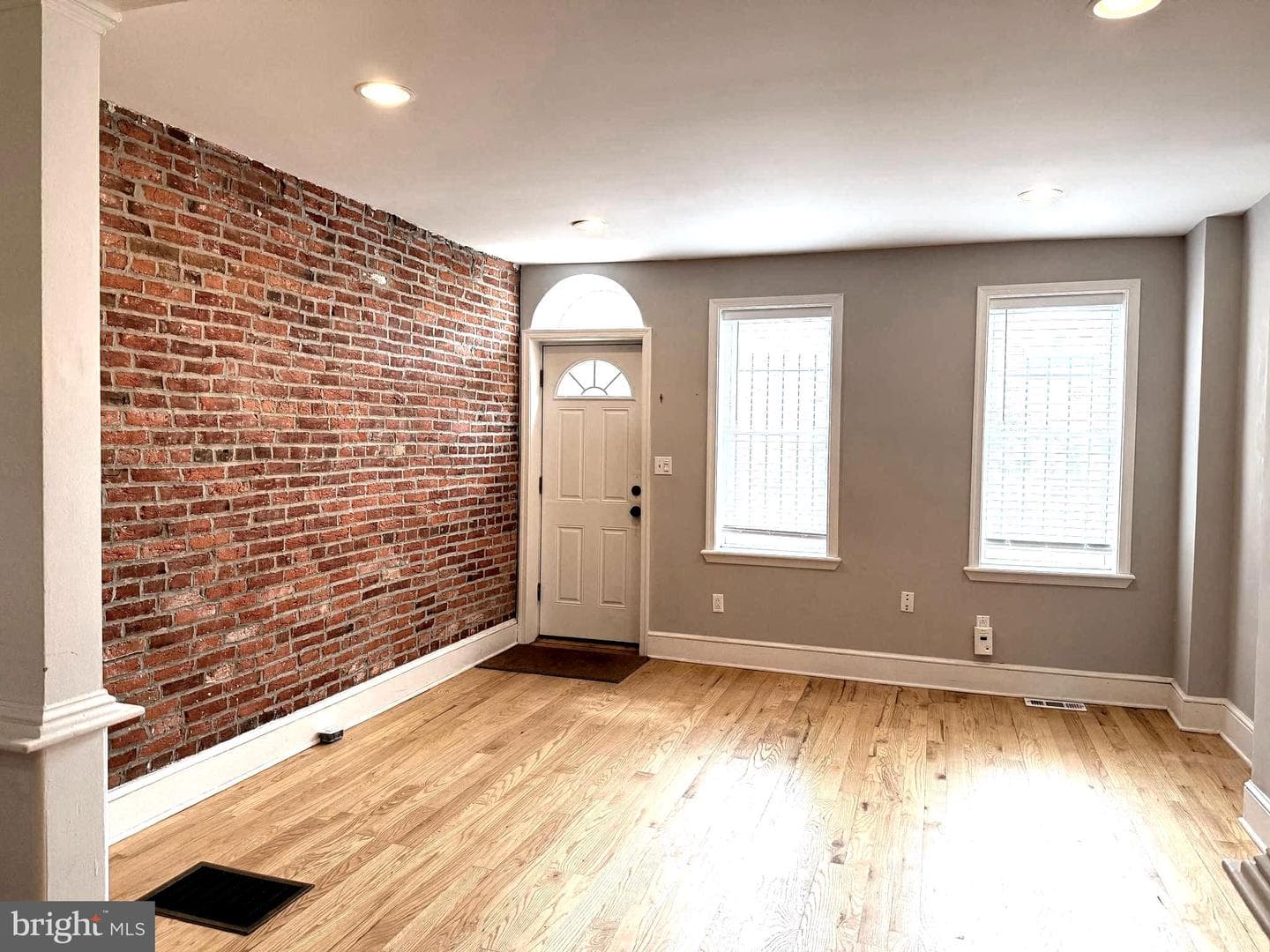 2035 N Hope Street photo 3