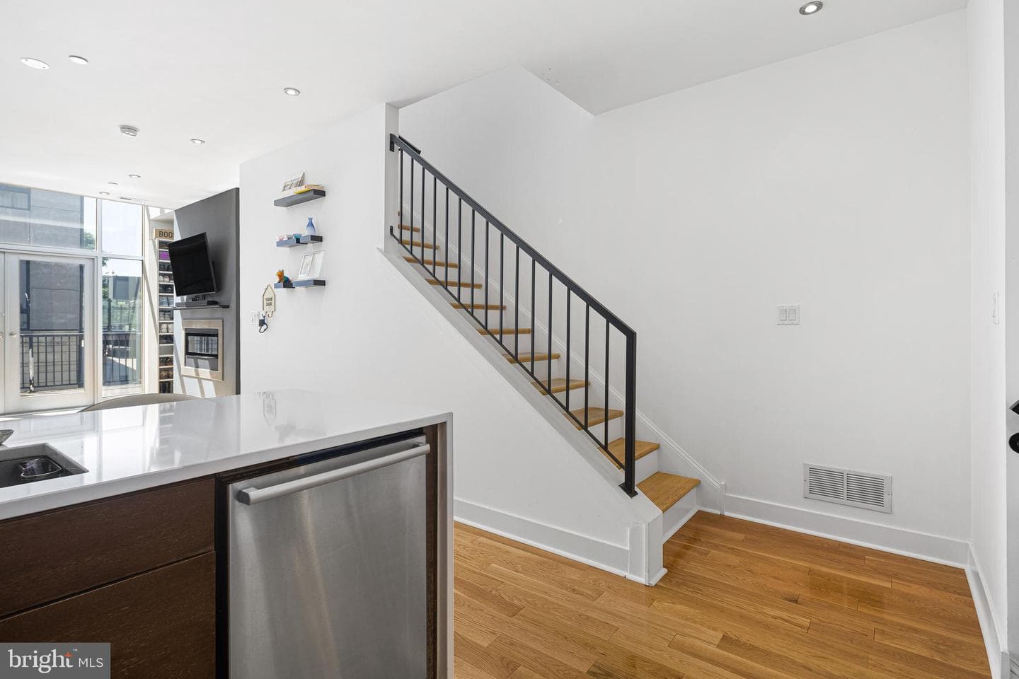259 Leverington Avenue photo 5
