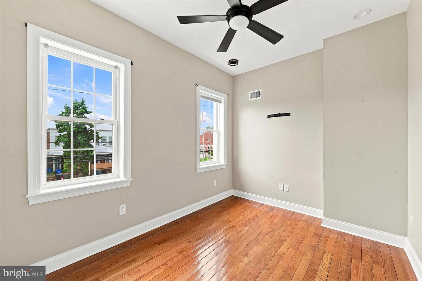 6648 Greenway Avenue photo 23