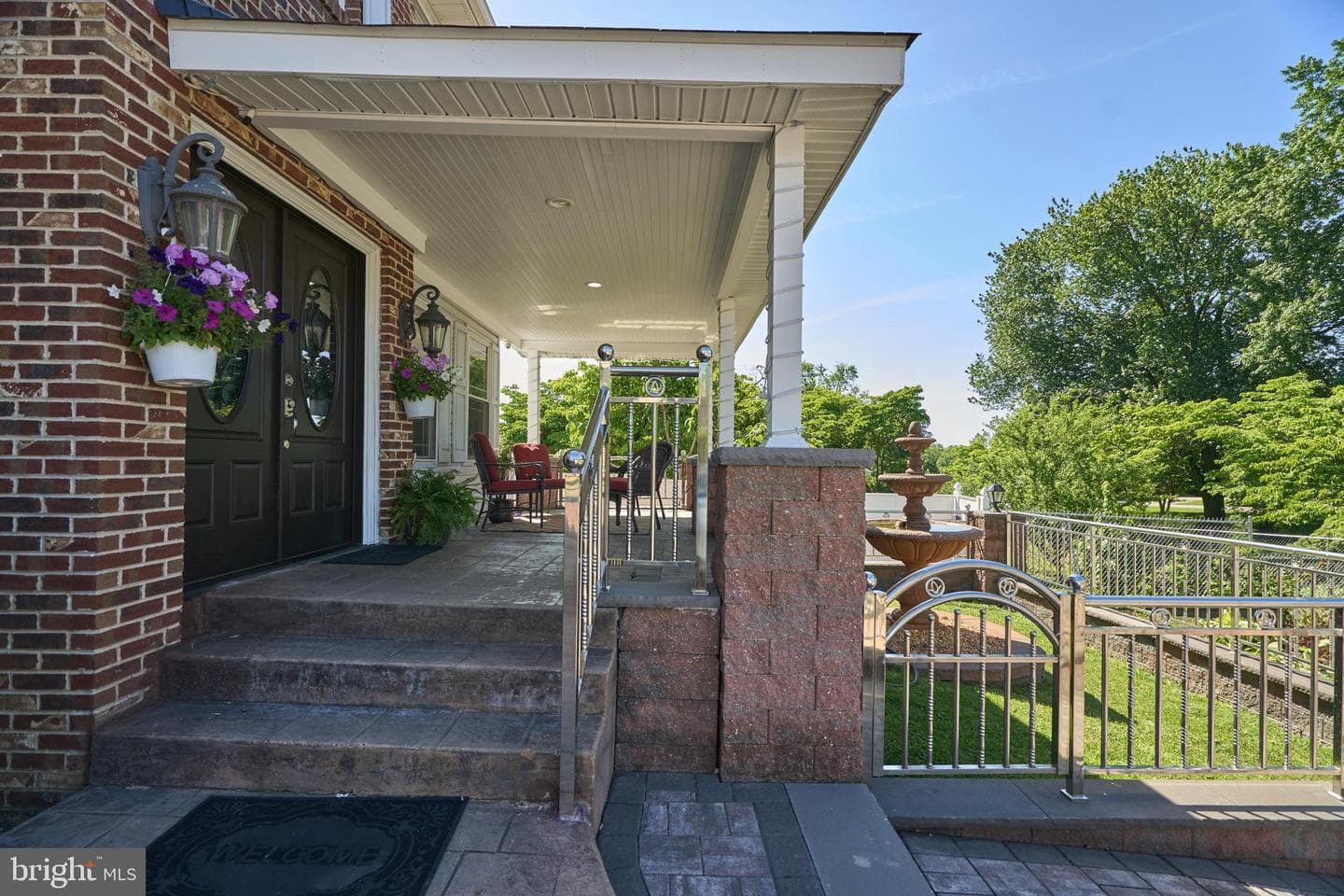 8905 Springview Road photo 4