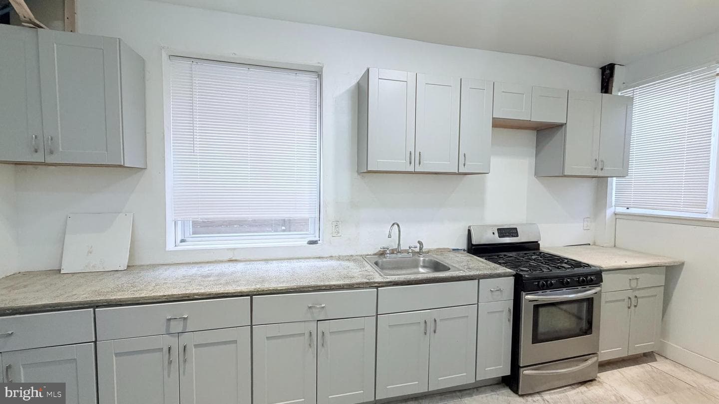 2239 W Somerset Street photo 14