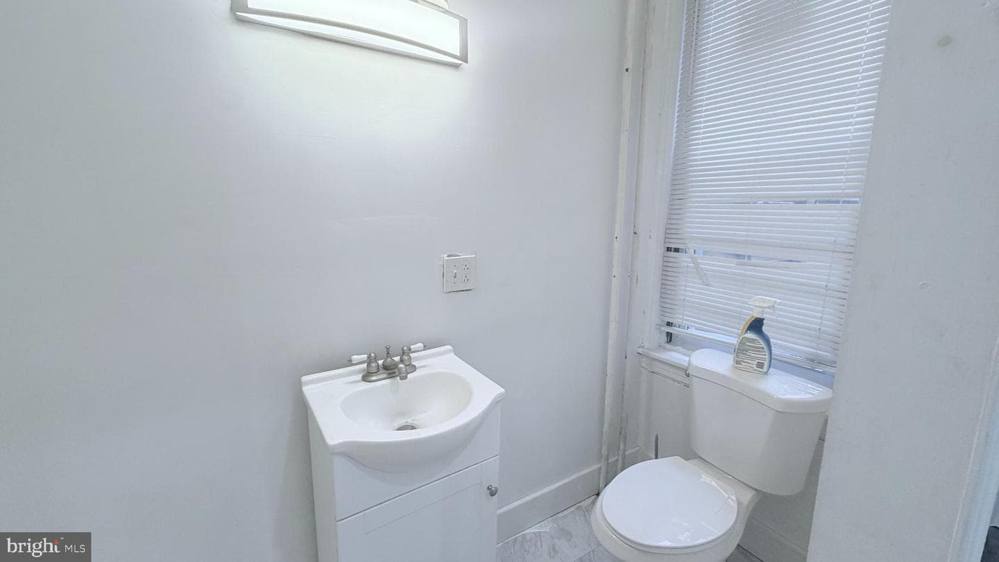 2239 W Somerset Street photo 16