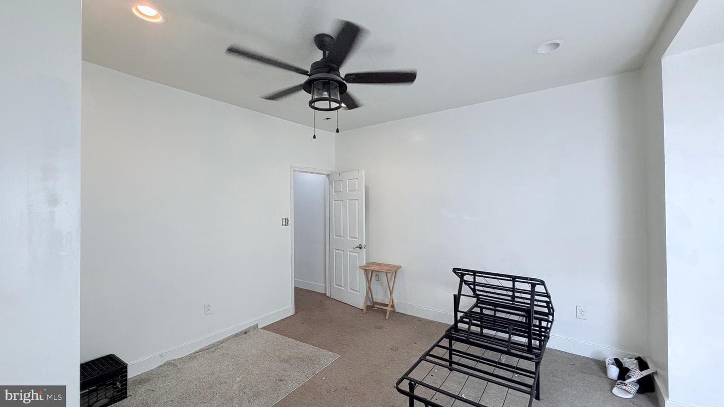 2239 W Somerset Street photo 27
