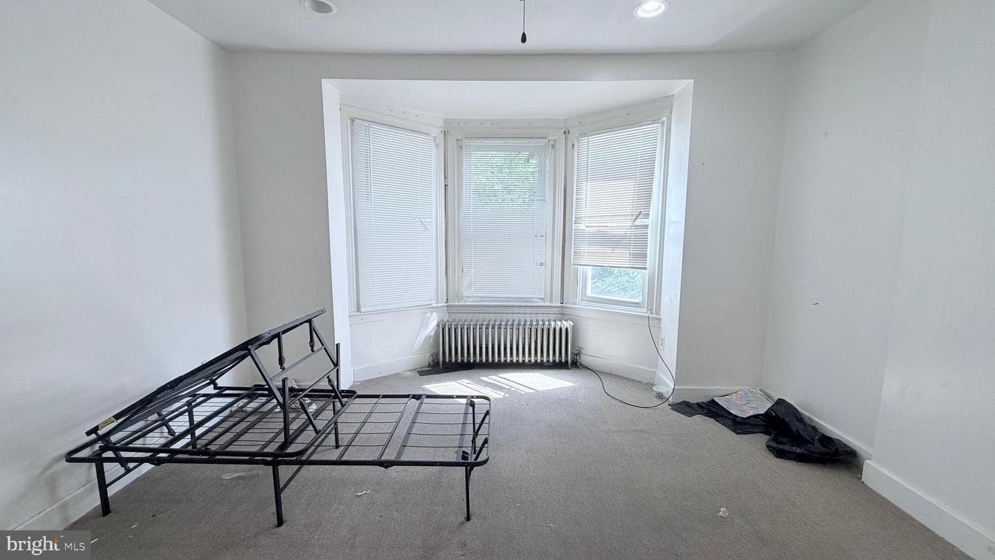 2239 W Somerset Street photo 28