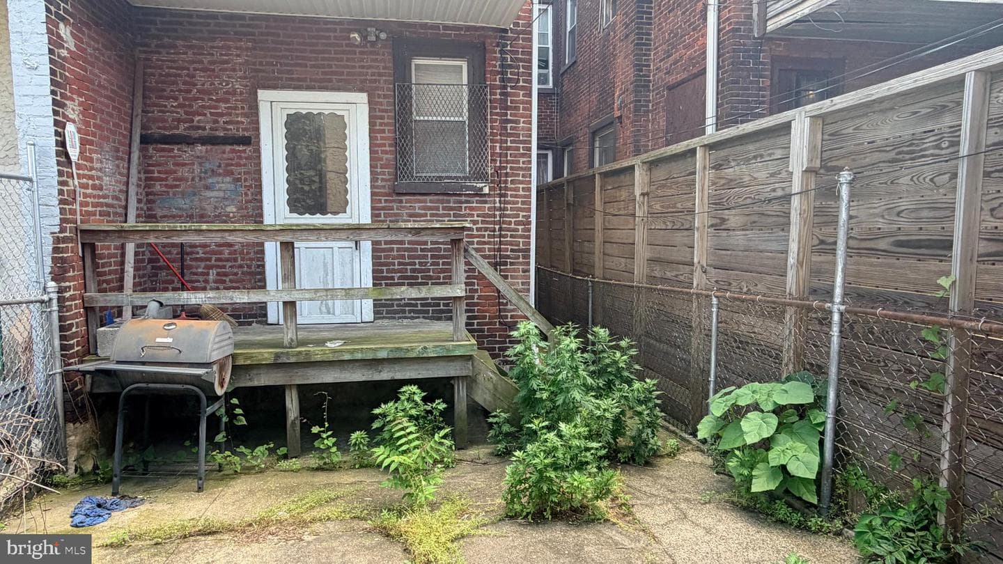 2239 W Somerset Street photo 44