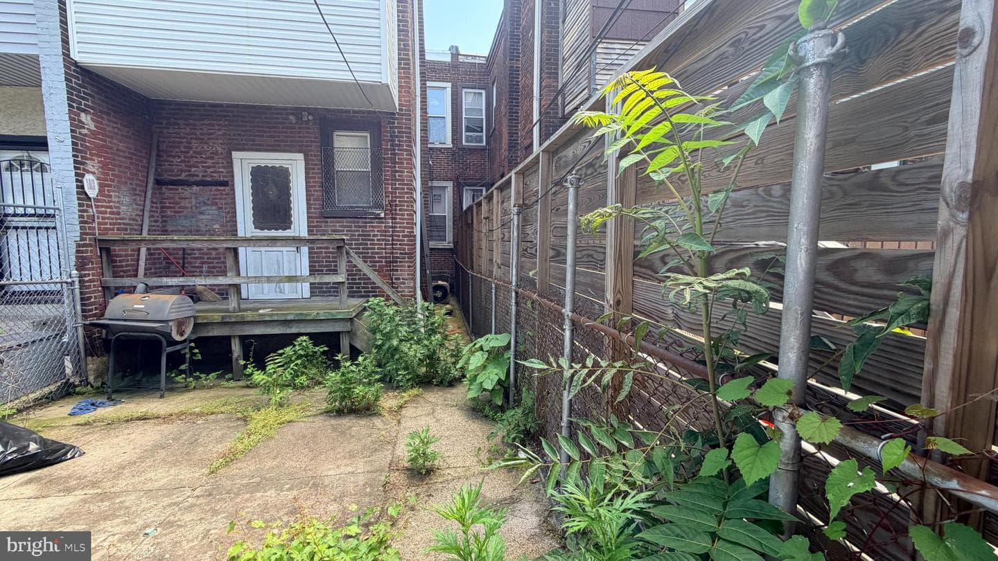 2239 W Somerset Street photo 46