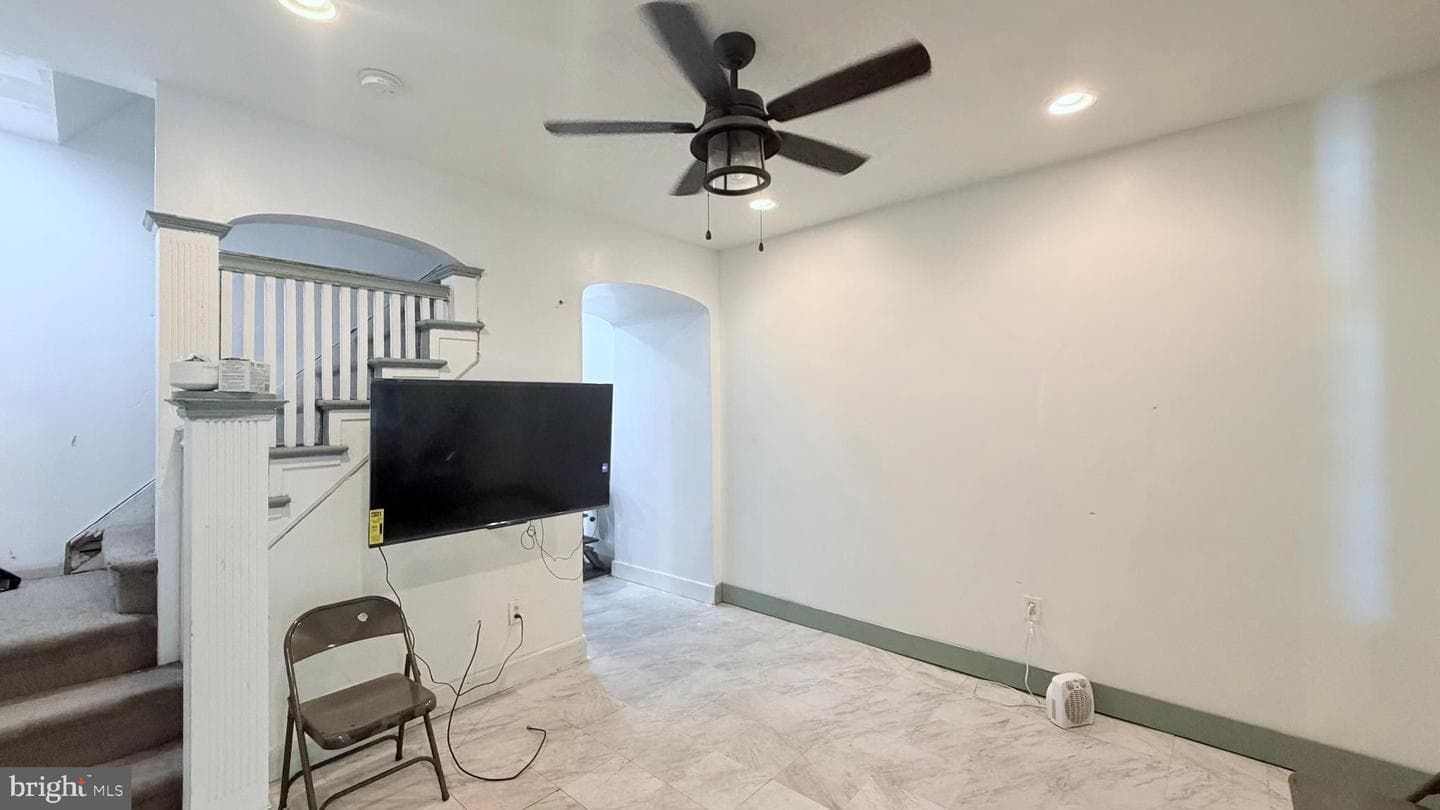 2239 W Somerset Street photo 8