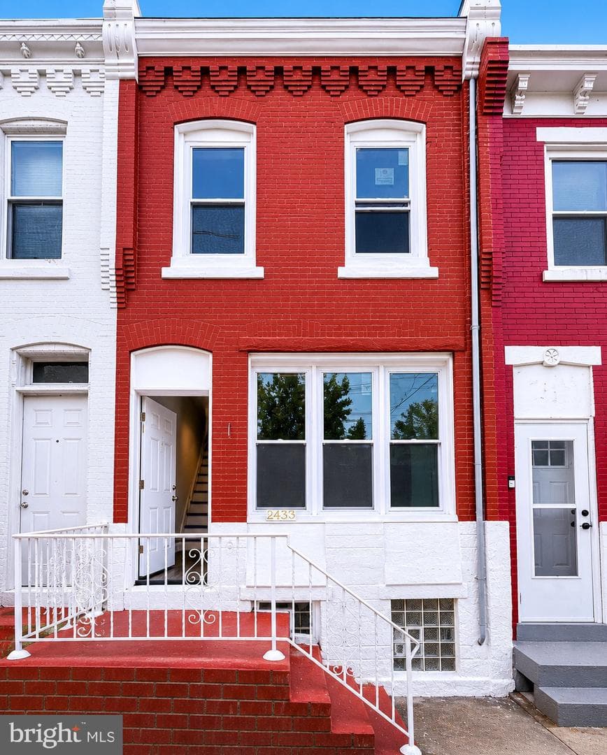 2433 N Carlisle Street photo 1