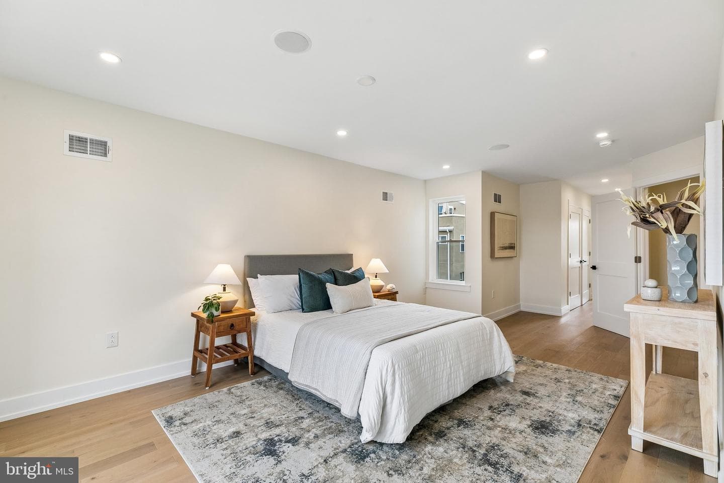 2239 Catharine Street photo 17