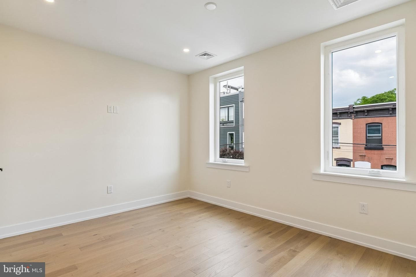 2239 Catharine Street photo 31