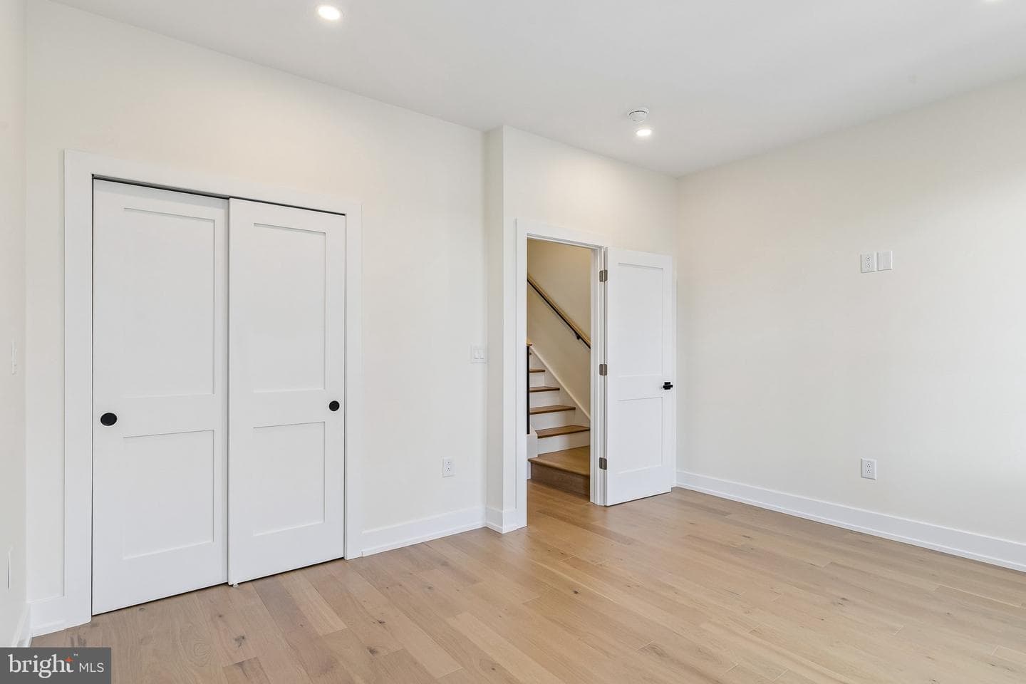2239 Catharine Street photo 32