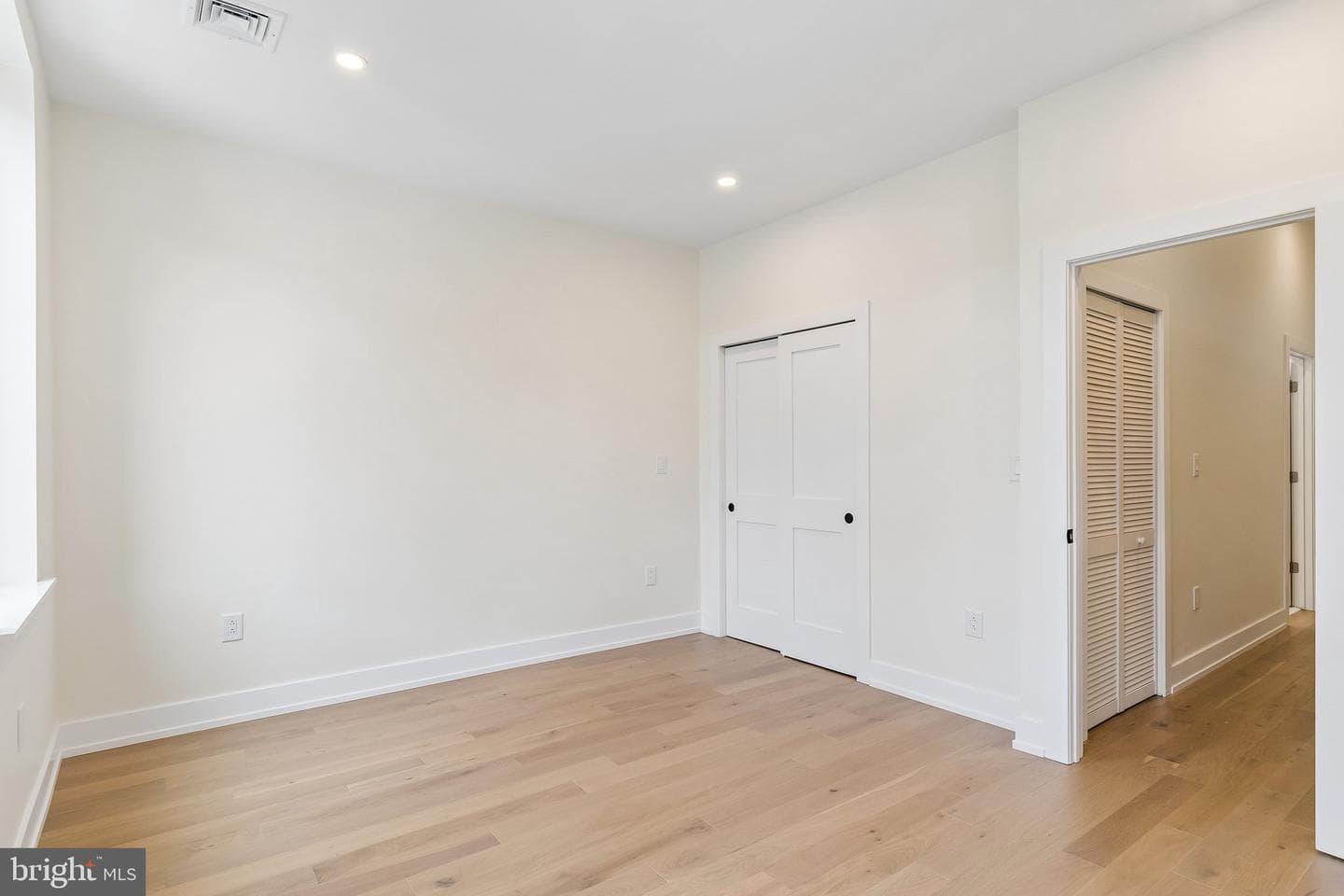 2239 Catharine Street photo 33