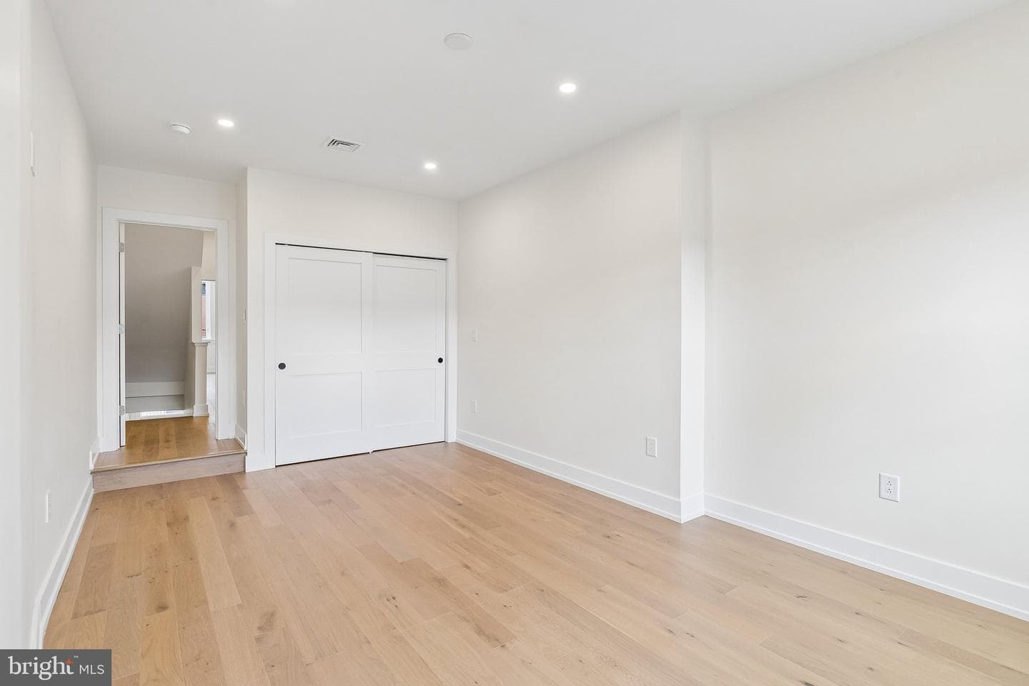 2239 Catharine Street photo 35