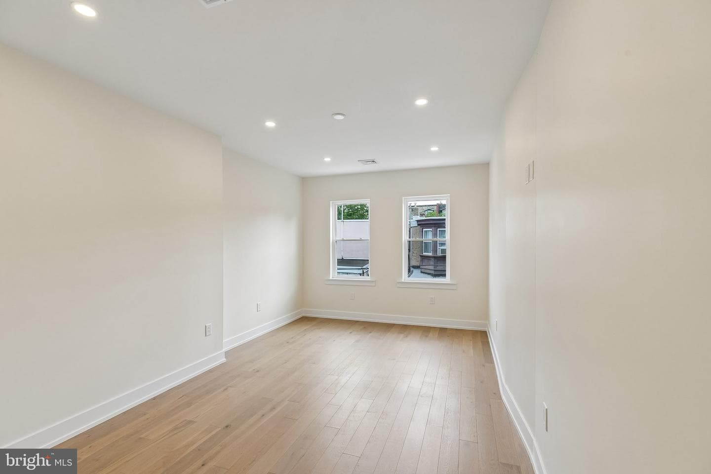 2239 Catharine Street photo 38