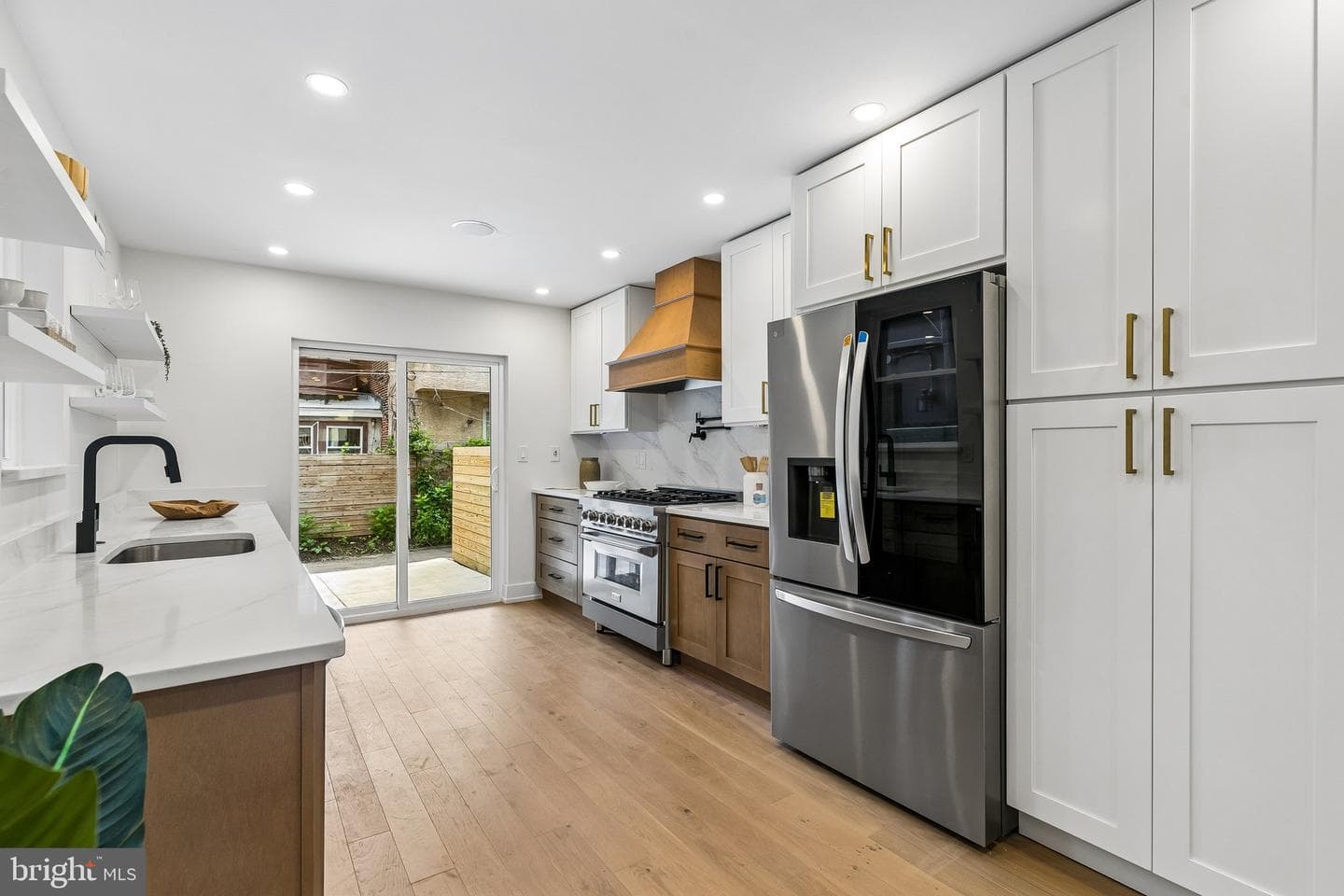 2239 Catharine Street photo 8
