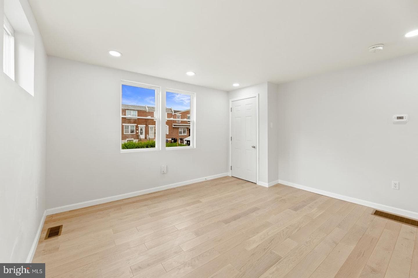 4354 Glendale St photo 7