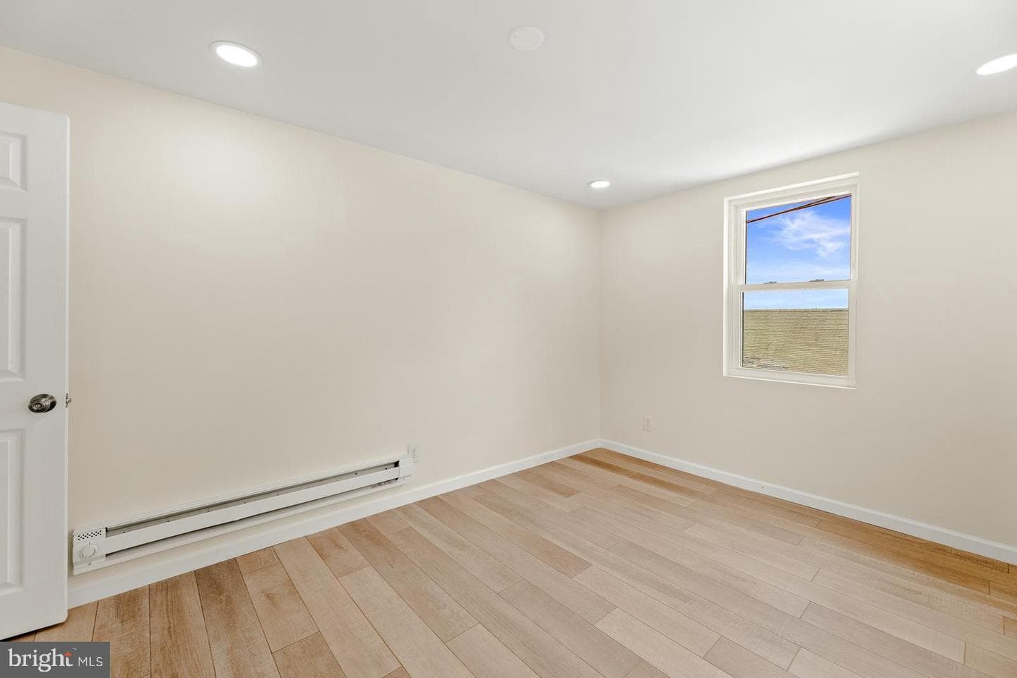 4354 Glendale St photo 24
