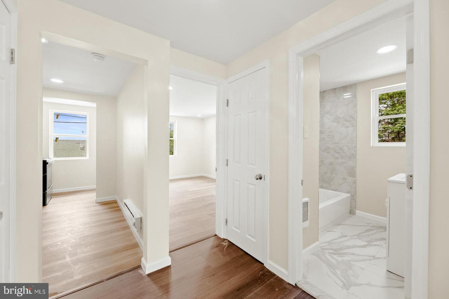 4354 Glendale St photo 25