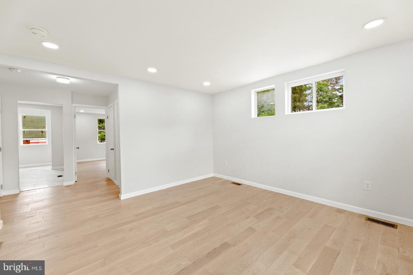 4354 Glendale St photo 8