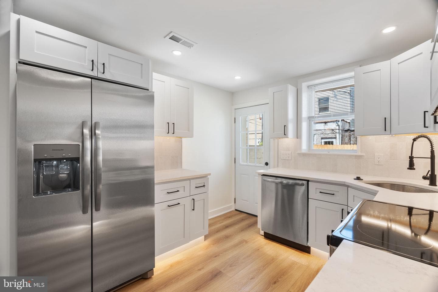 403 Daly Street photo 10