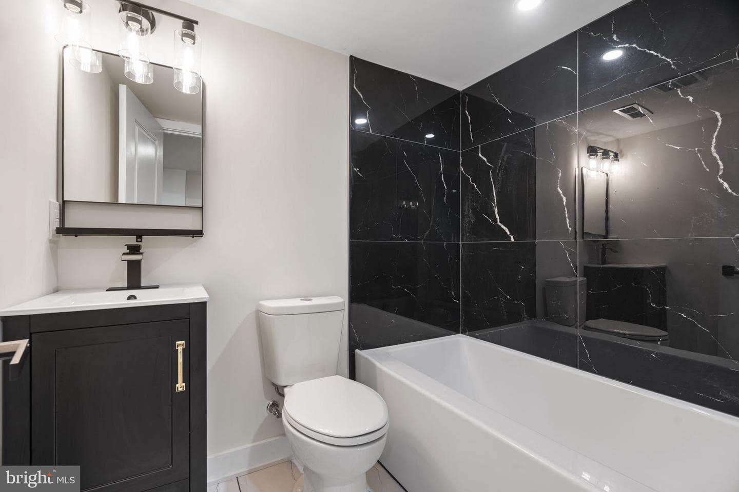 403 Daly Street photo 34