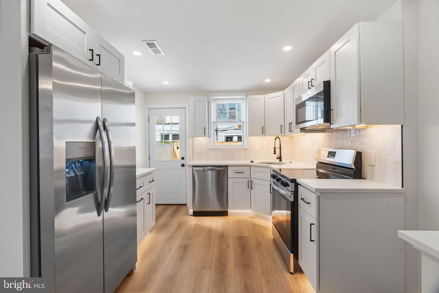 403 Daly Street photo 8