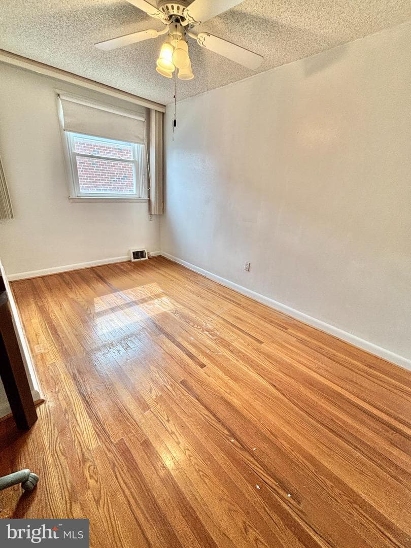 1827 Arnold Street photo 21