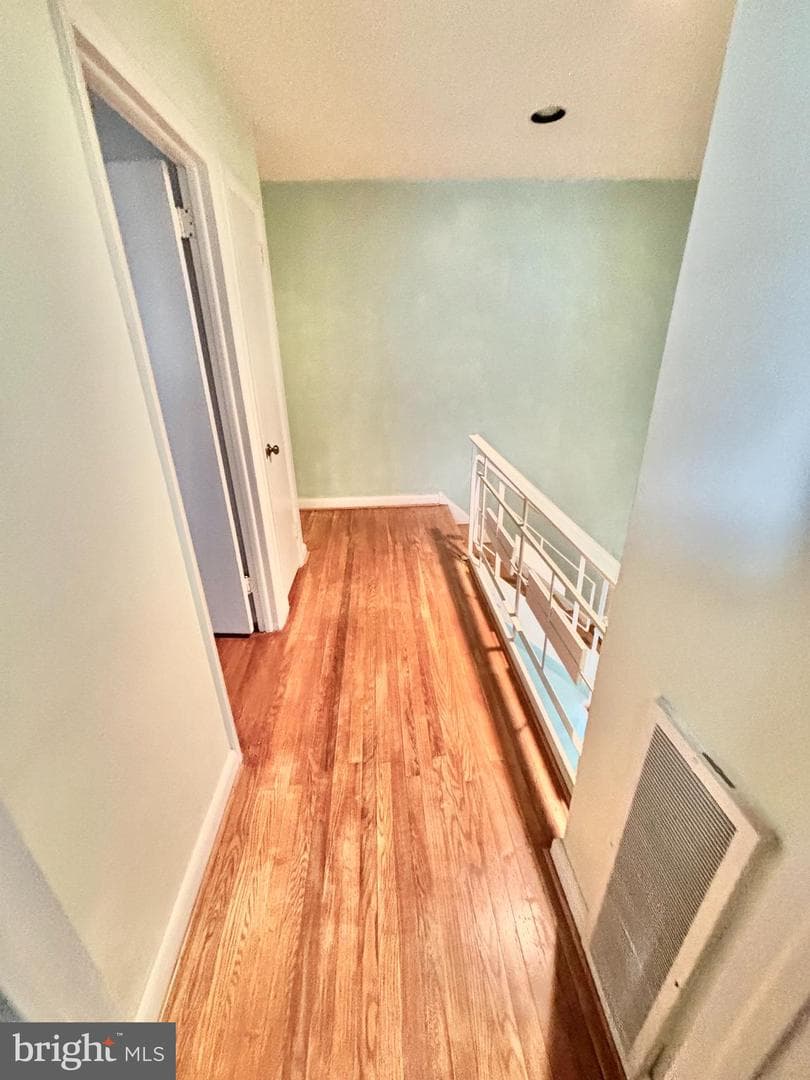 1827 Arnold Street photo 25