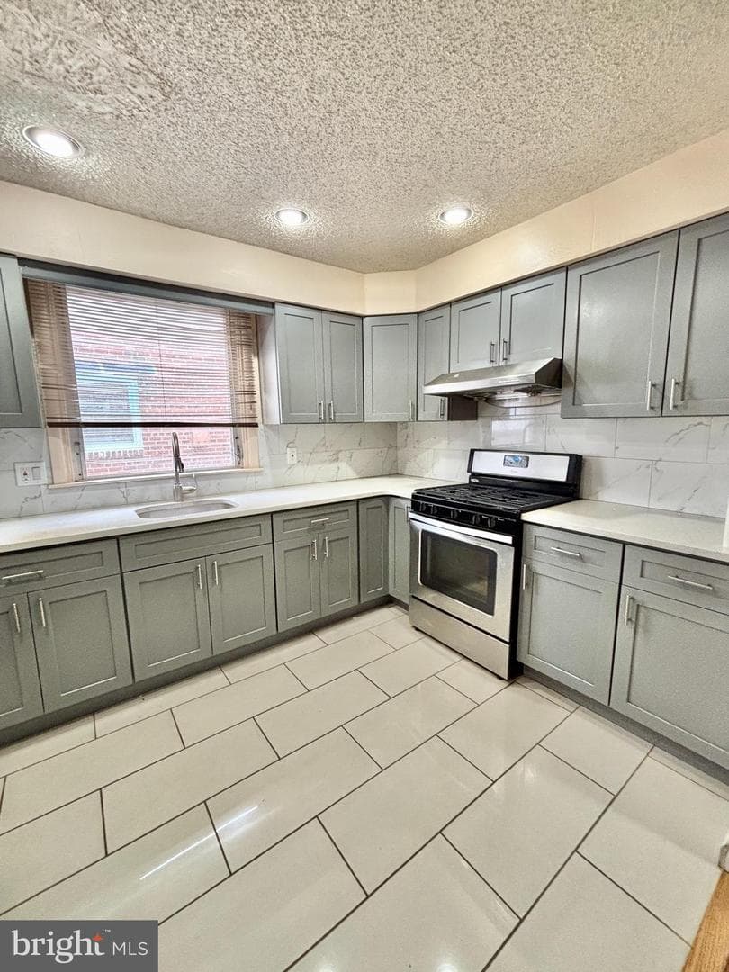 1827 Arnold Street photo 8