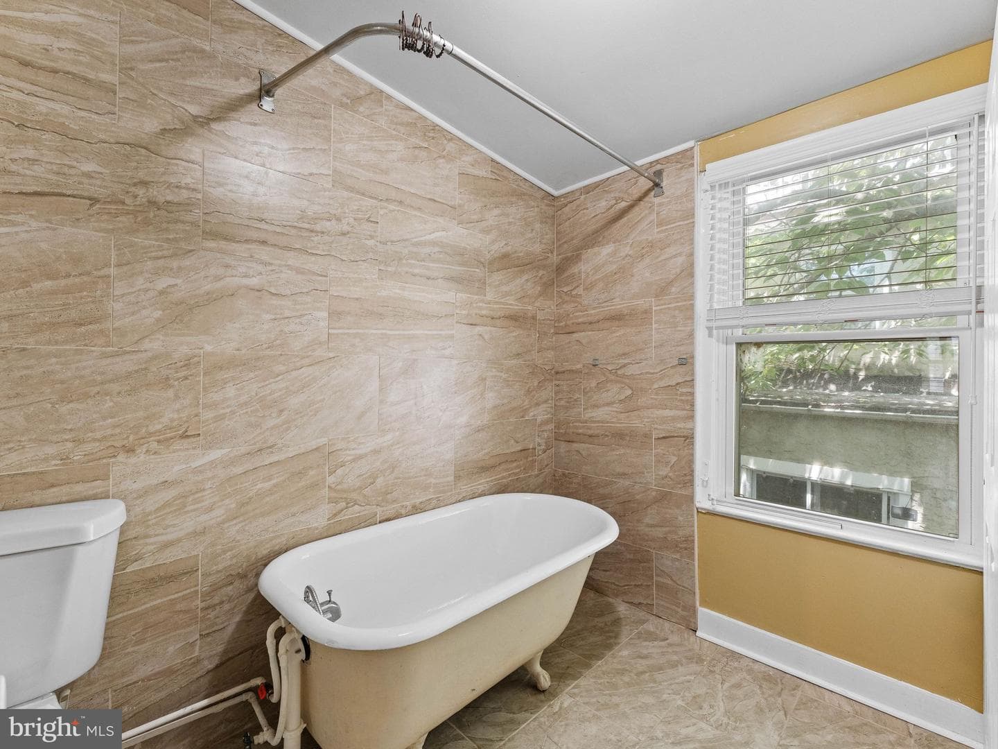 2423 Madison Square photo 10