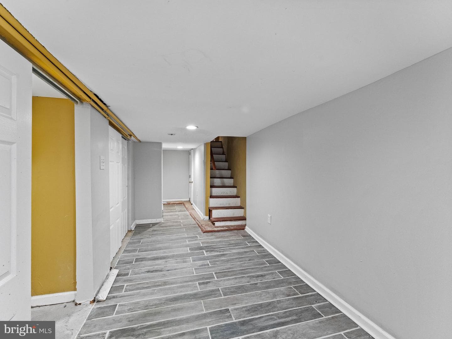 2423 Madison Square photo 11