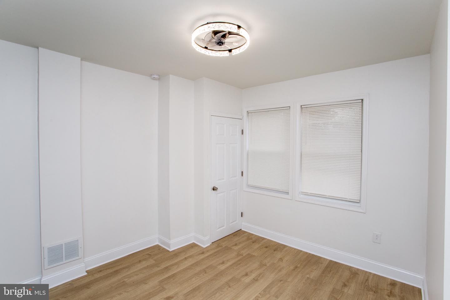 415 N Hobart Street photo 10