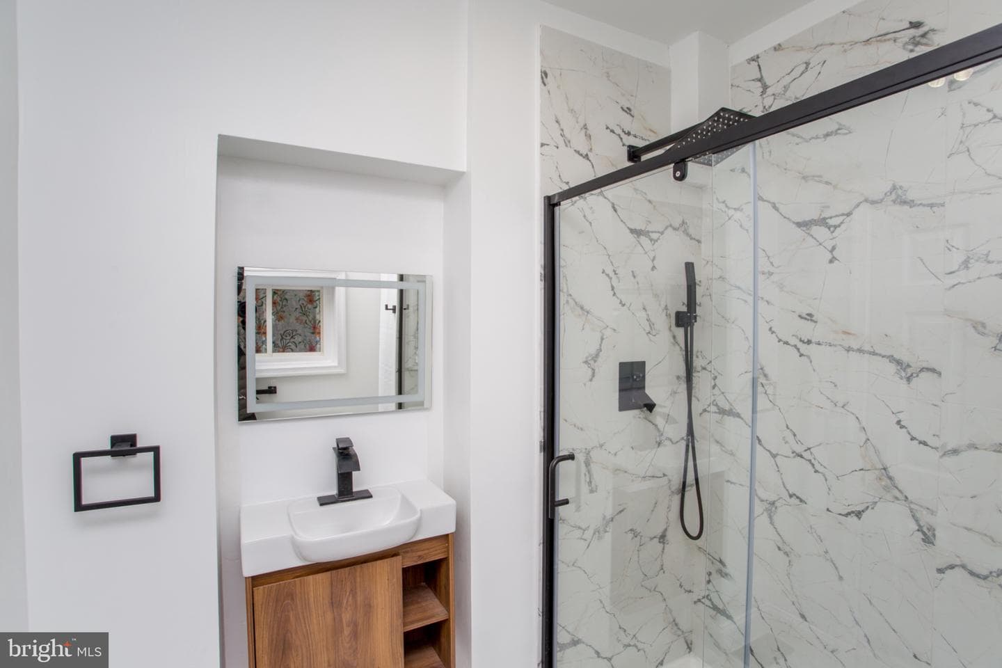 415 N Hobart Street photo 11