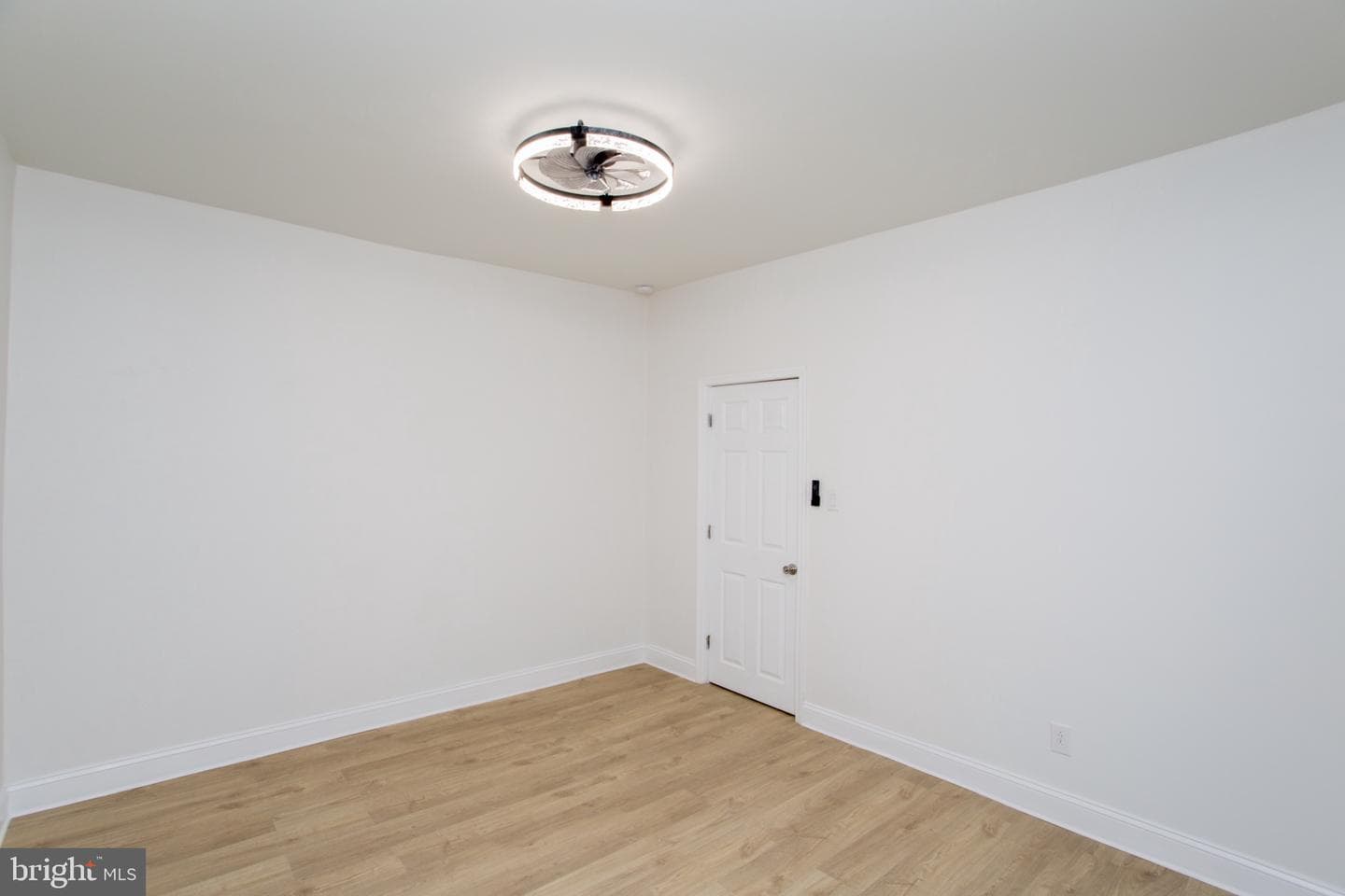 415 N Hobart Street photo 13