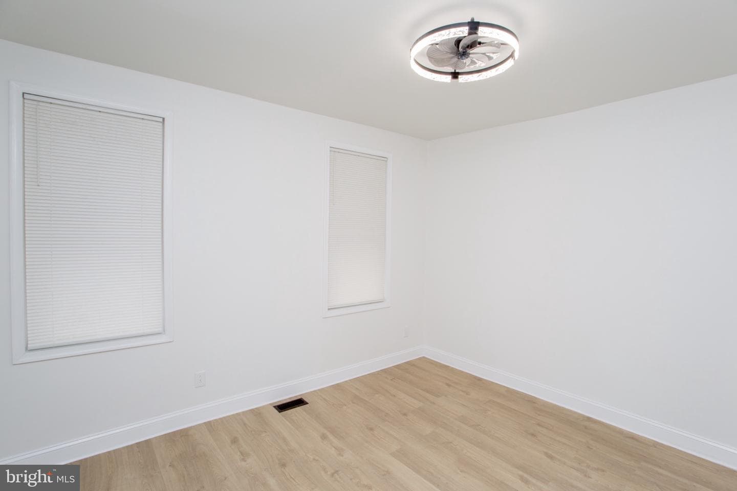 415 N Hobart Street photo 15
