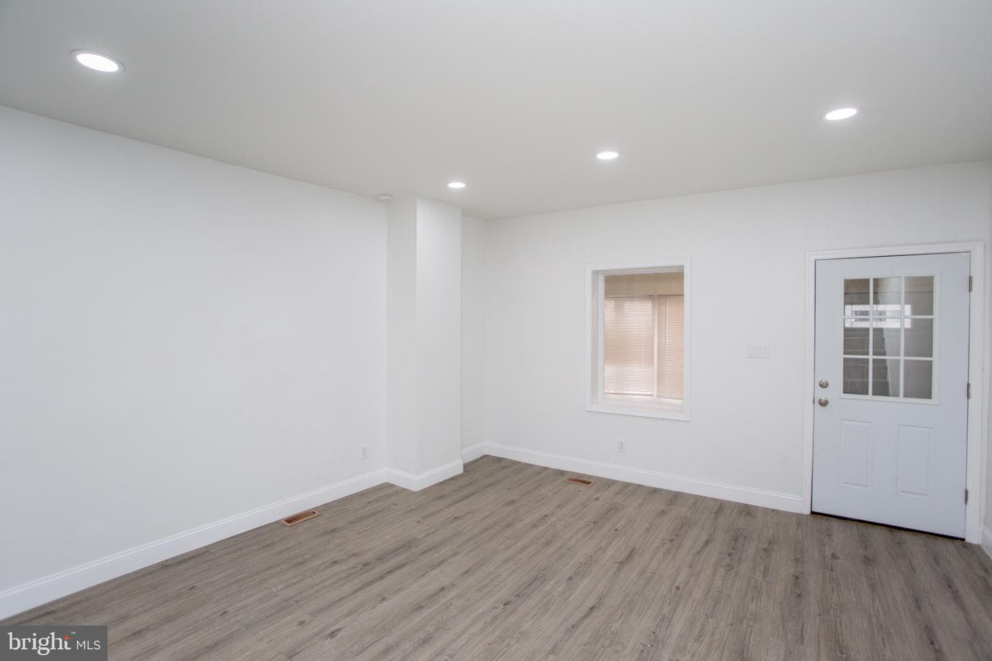 415 N Hobart Street photo 16